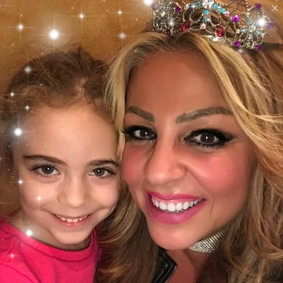 Meet your Posher, Elle - Picture 1 of 1